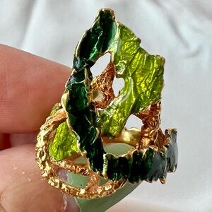VINTAGE 18K YELLOW GOLD TWO TONE GREEN ENAMEL RING ONE OF A KIND STATEMENT